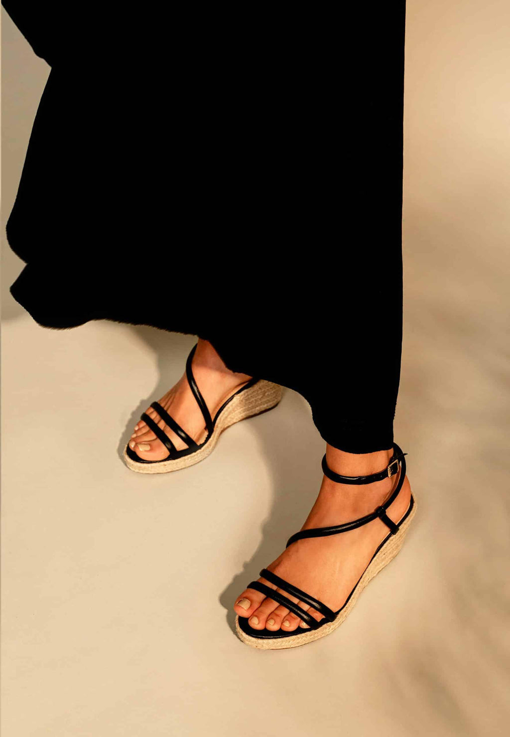 Romã Black Leather Espadrille Wedges – Jute Platform