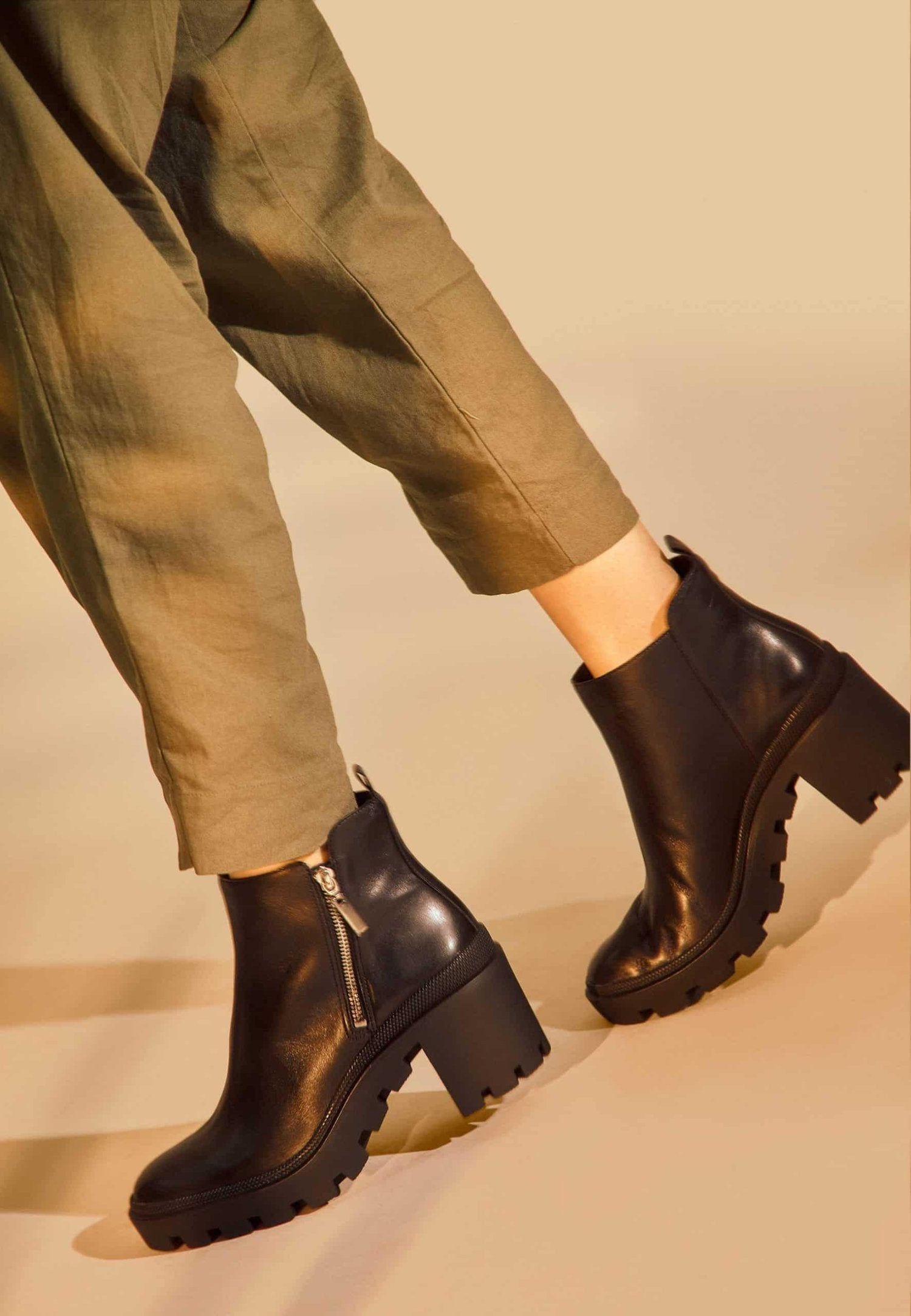 Sophora Goat Leather Ankle Boots – 9cm Round-Toe Block Heel